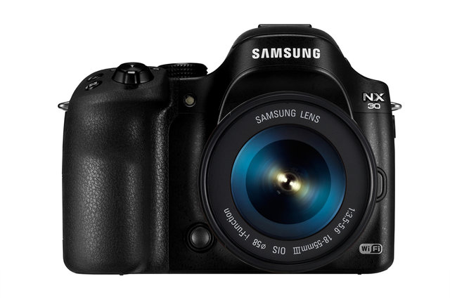 Flagowy aparat Samsung NX30 dostępny w Polsce